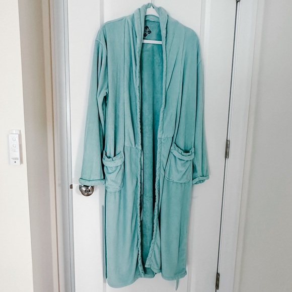 Wrap Up Robe by VP - Picture 2 of 3